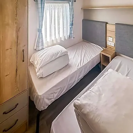Riverside Village 호텔