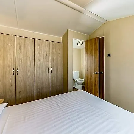 Otel Riverside Village *